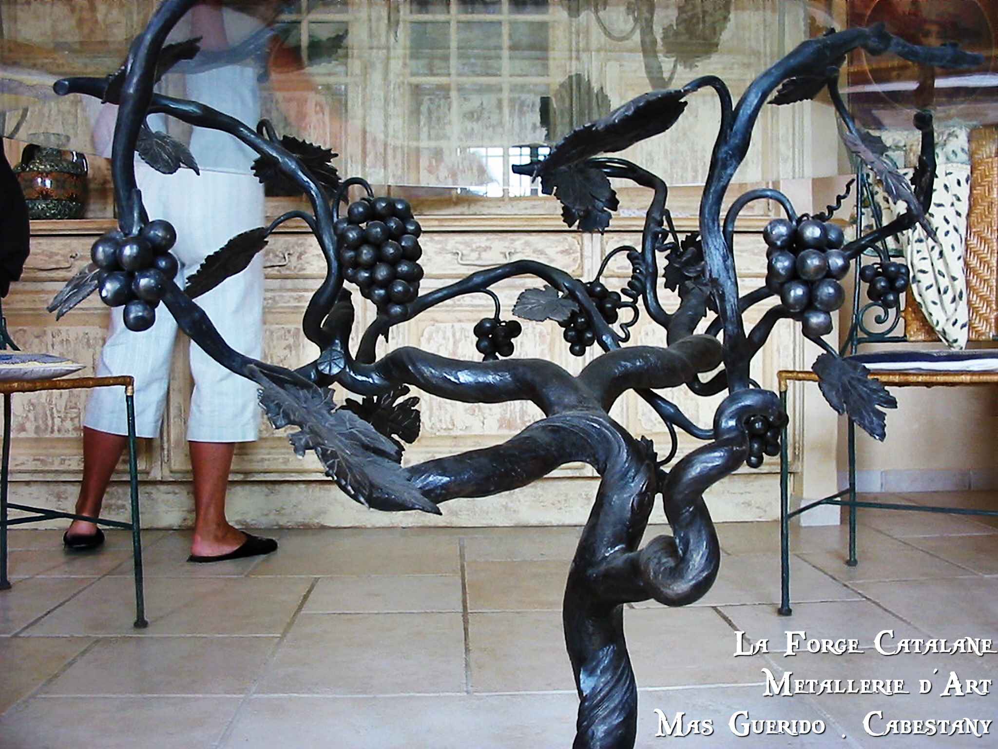 pietement de table cep de vignes  forge catalane.jpg